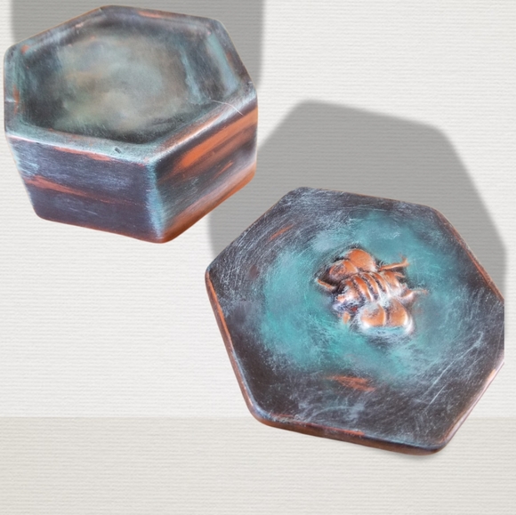 Procelain Bumblebee copper patina finish keepsake box trinket box jewelry box - Picture 7 of 8